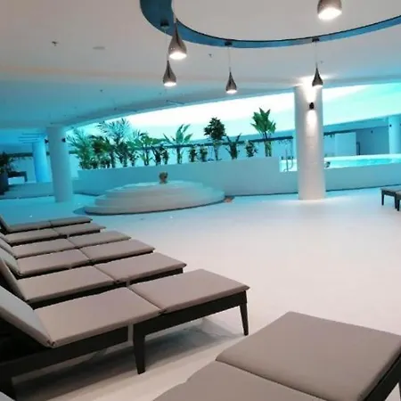 Hanza Tower Space & Pool & Sauna & Jacuzzi *
