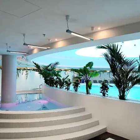 Hanza Tower Space & Pool & Sauna & Jacuzzi Apartamento